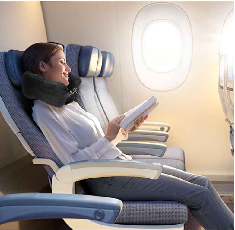 TravelMate™ – Das einzige Kissen, das auch Kleidung verstaut