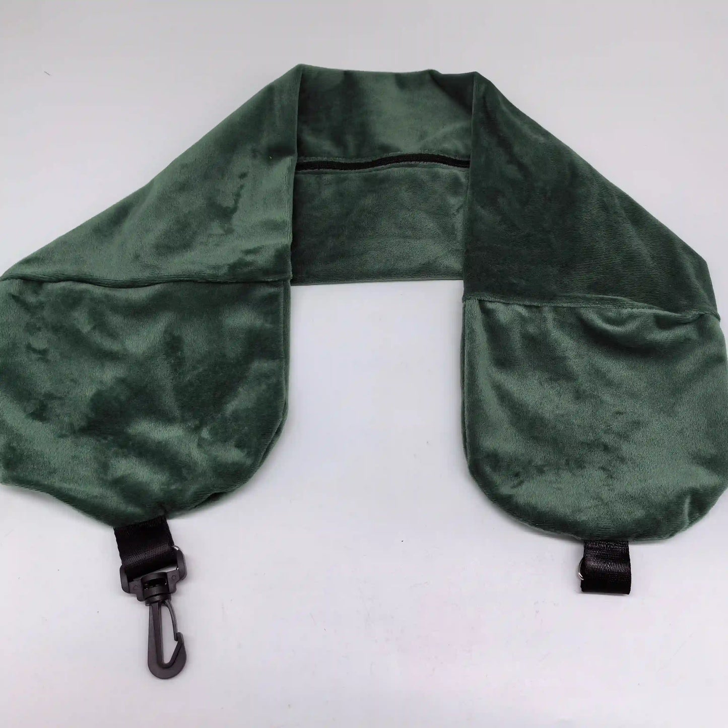 TravelMate™ – Das einzige Kissen, das auch Kleidung verstaut